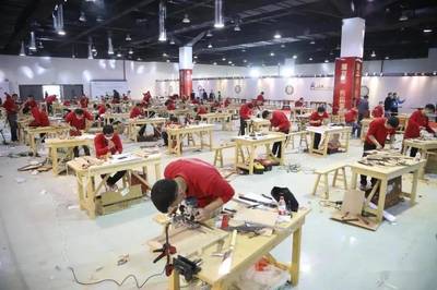 東成紅木工匠榮獲&ldquo;中國家具行業(yè)技術(shù)能手&rdquo;稱號